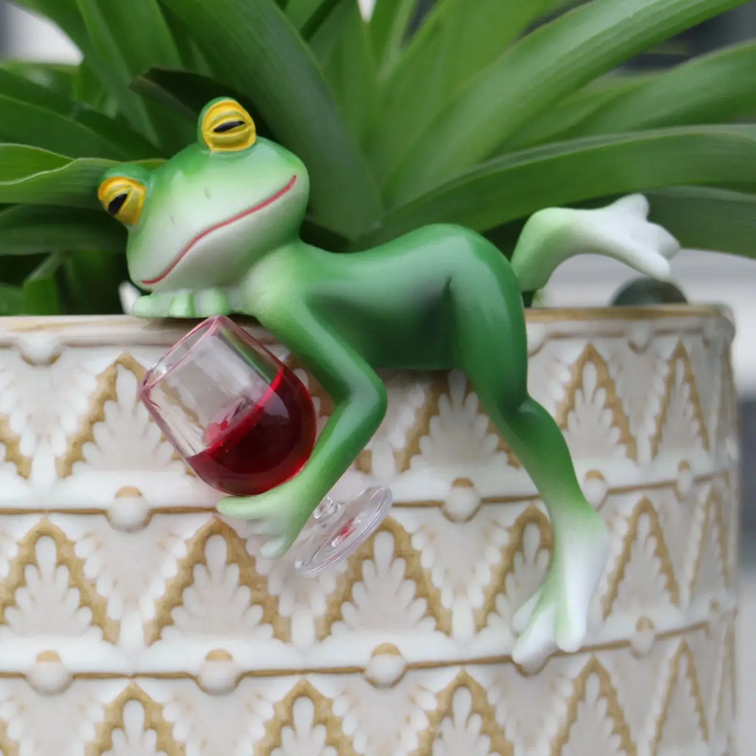 Contemporary Resin Frog Plante - đánh giá và giá Plant Parents
